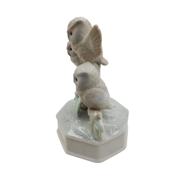 Vintage Porcelain Owl Rotating Music Box featuring 3 cute owls on a Branch, work - Picture 2 of 3